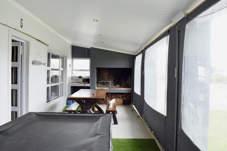 5 Bedroom Property for Sale in Struisbaai Western Cape